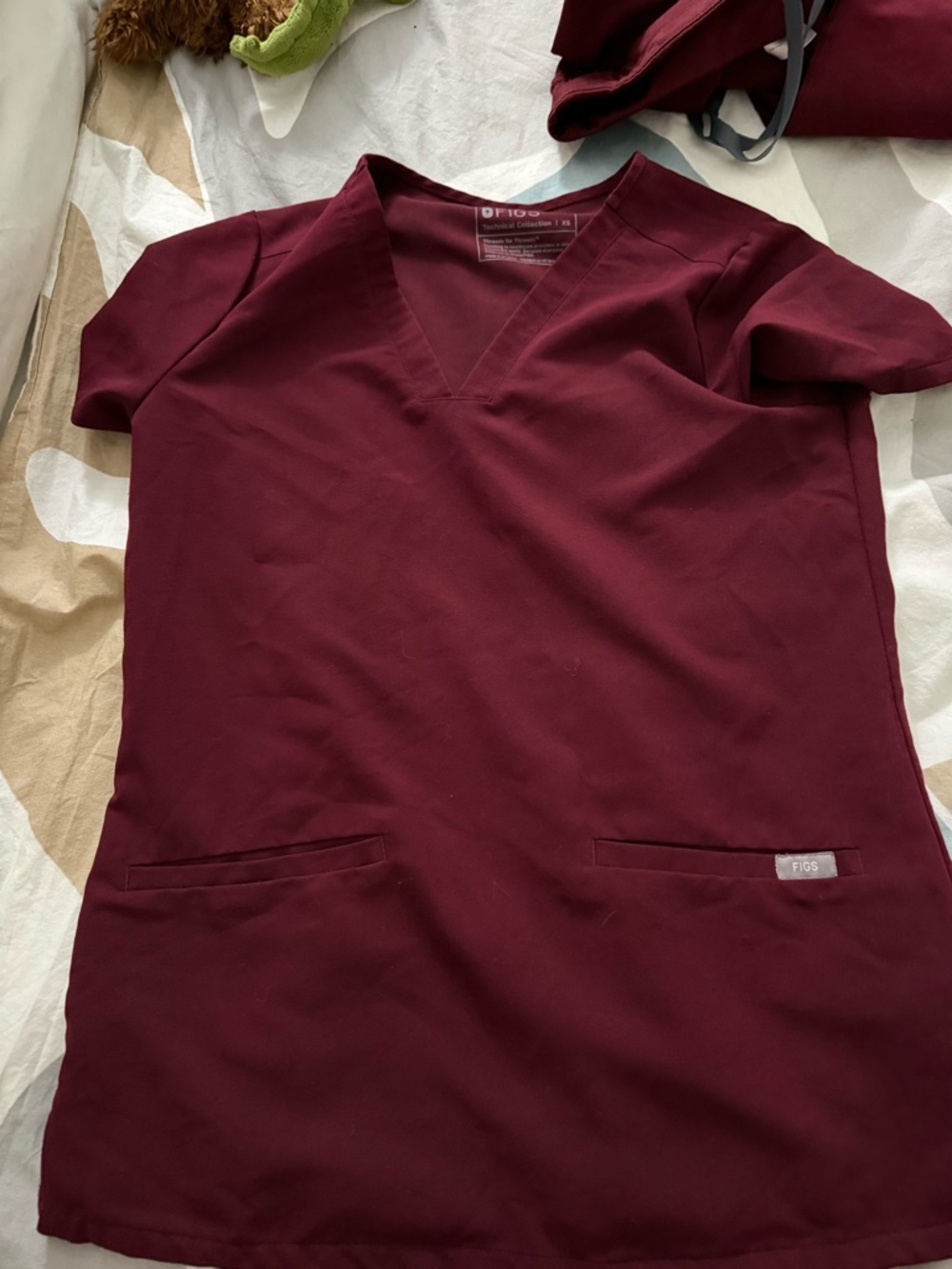 Figs V-Neck Scrub Top in Burgundy Wine